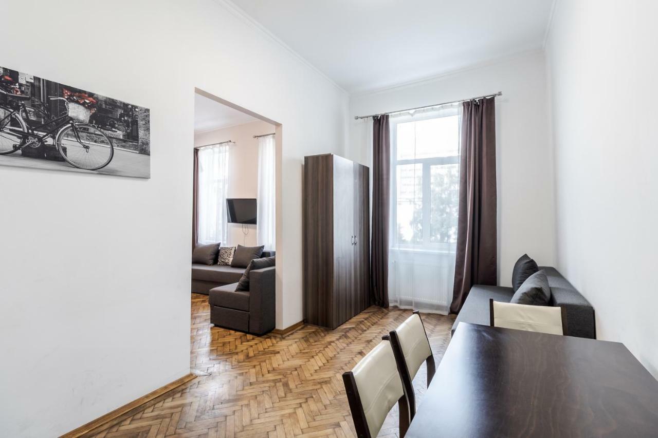 Kumpel Apartment Lviv Buitenkant foto